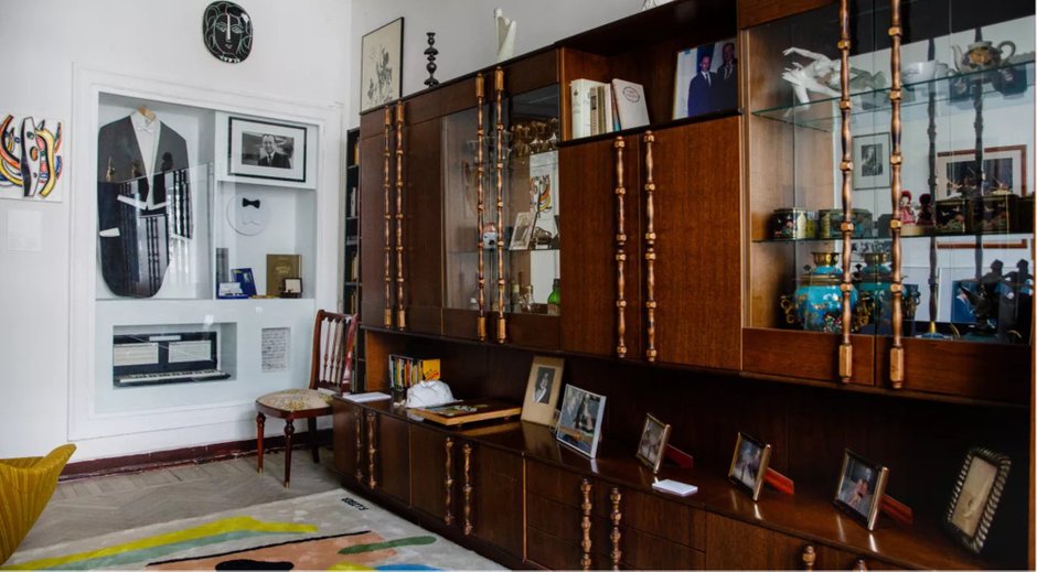 Фотография:  в стиле , LIFESTYLE, Майя Плисецкая, жизнь Майи Плисецкой, жизнь балерины, где жила Майя Плисецкая, советское жилье, Секрет стройности балерин СССР, Квартира Майи Плисецкой, Квартира Майи Плисецкой на Тверской – фото на INMYROOM