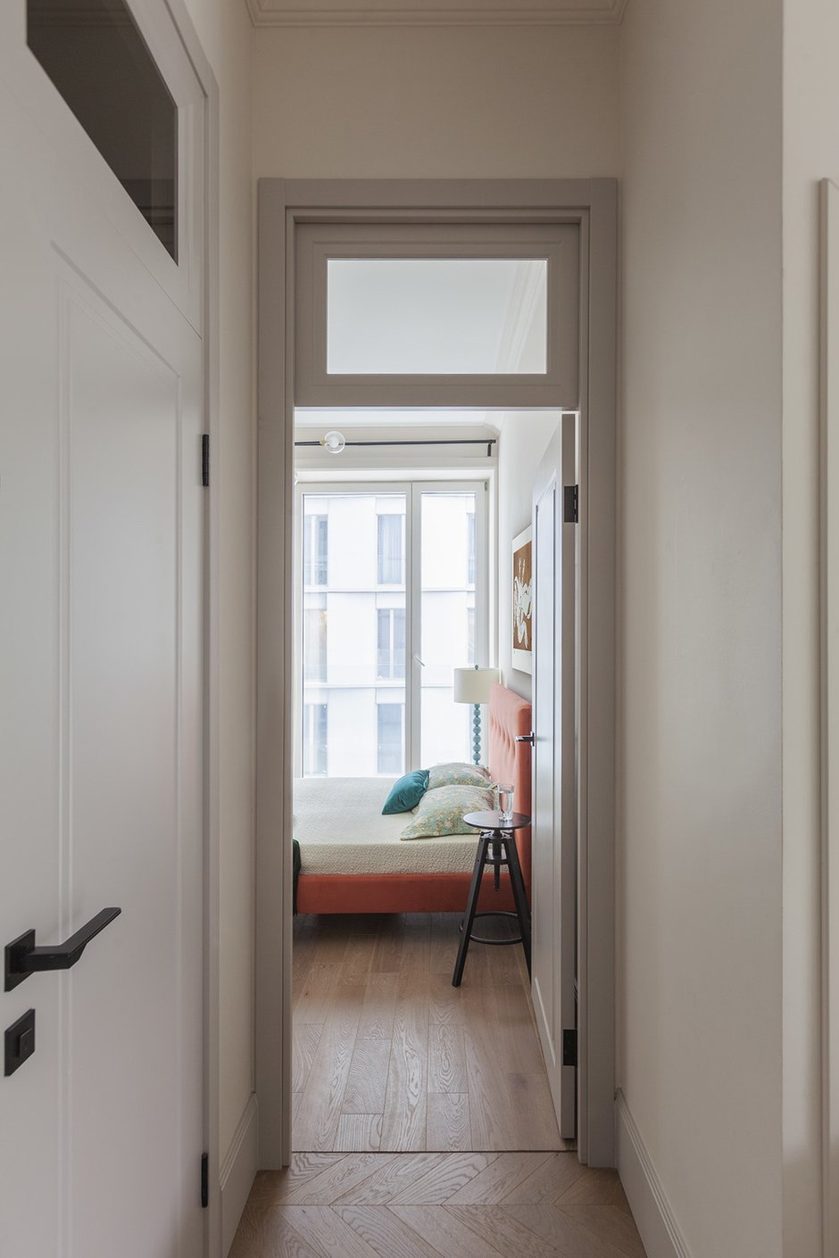 Раскладка паркетной доски отличается в разных зонах. 