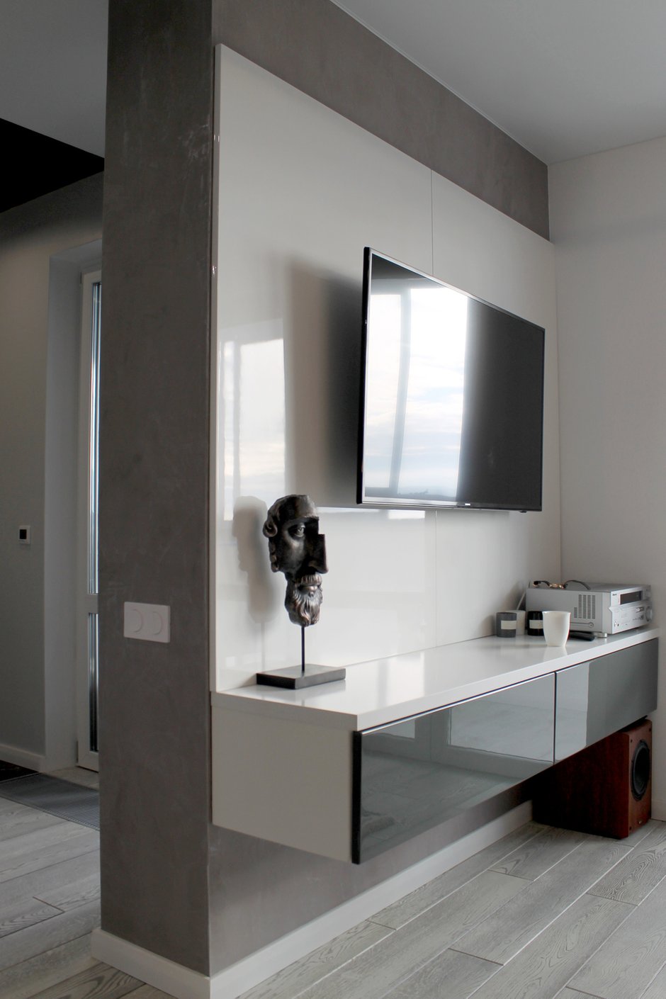 Фотография: Гостиная в стиле Современный, Квартира, Студия, Минимализм, Проект недели, Павел Алексеев, Московская область, Монолитный дом, 40-60 метров, Серпухов – фото на INMYROOM