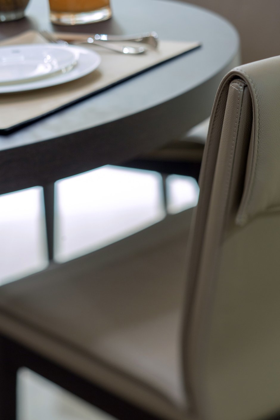 Фотография: Кухня и столовая в стиле Современный, Квартира, Минимализм, Проект недели, Москва, Монолитный дом, 3 комнаты, Более 90 метров, #эксклюзивныепроекты, Павел Бурмакин – фото на INMYROOM