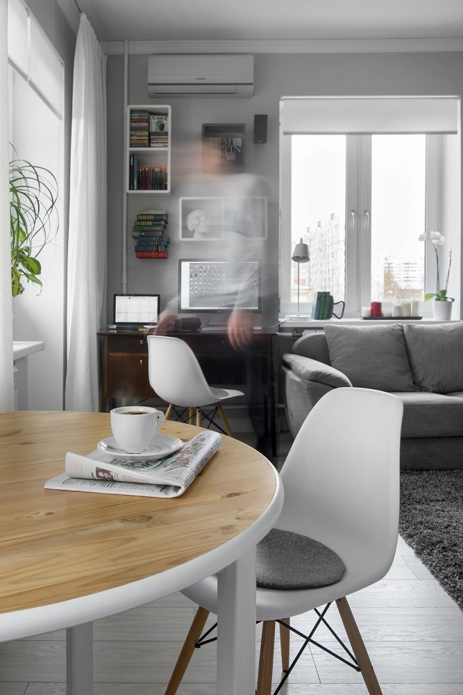 Фотография:  в стиле , Кухня и столовая, Скандинавский, Eames, Белый, Проект недели, Москва, Бежевый, Серый, ИКЕА, Tikkurila, маленькая кухня, плитка кабанчик, как объеденить кухню с гостиной, идеи планировки маленькой кухни, кухня в хрущевке, как обустроить кухню в хрущевке, малометражная кухня, кухня площадью 6 квадратных метров, планировка маленькой кухни, планировка узкой кухни в хрущевке, кухня-гостиная дизайн, интерьер кухни, кухня-гостиная в типовой квартире, Максим Тихонов, m2project, kuhnya-8-kv-metrov, Хрущевка – фото на INMYROOM