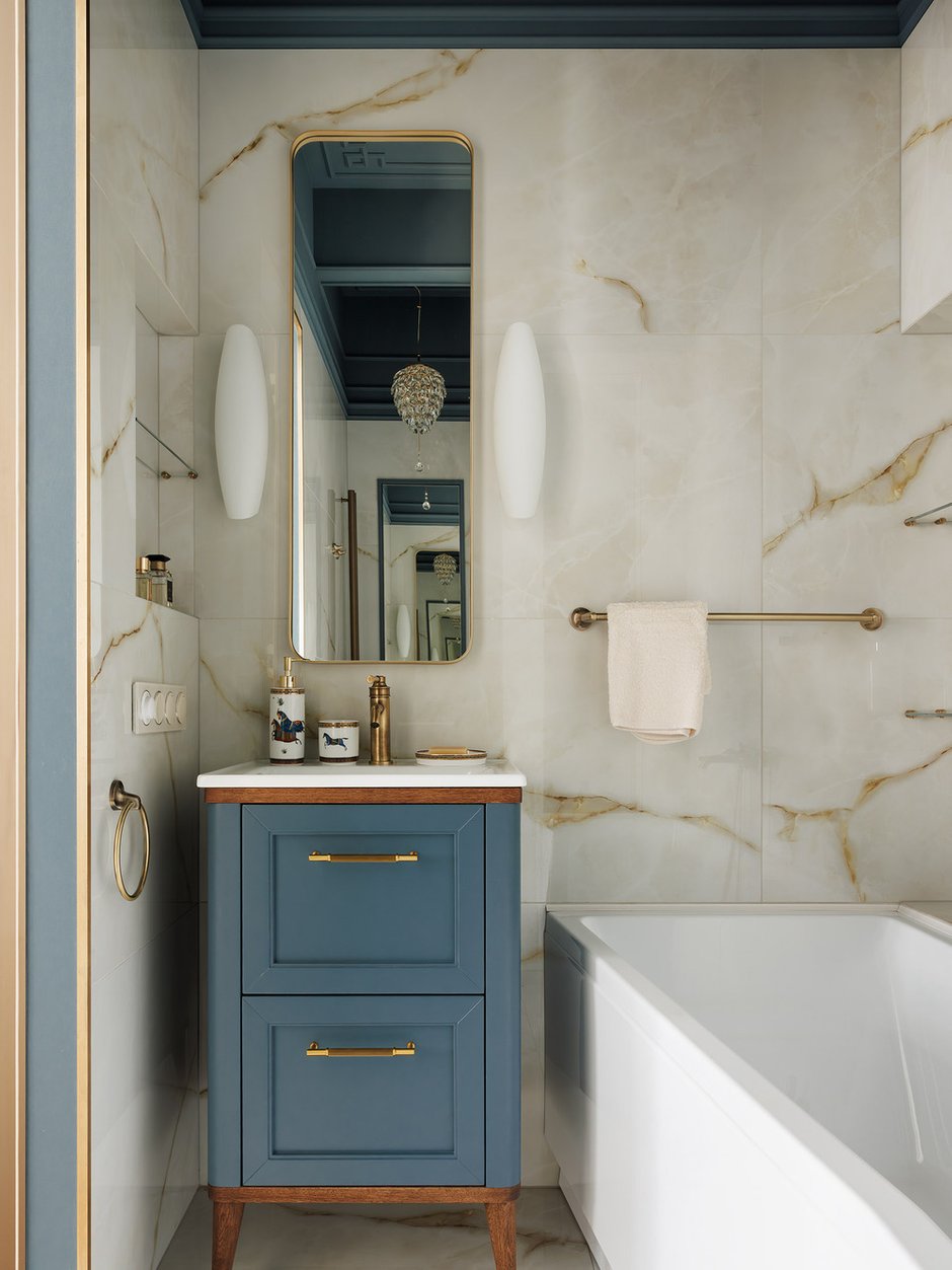 Фото: Ванная в стиле Модерн, Квартира, Проект дня, Санкт-Петербург, Кирпичный дом, Более 90 метров, модерн с элементами классики и роскоши, Наталья Шмидт – фото на INMYROOM