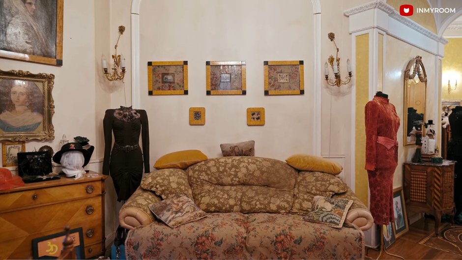 Фотография: в стиле , советский дизайн, LIFESTYLE, Людмила Гурченко, Квартира Людмилы Гурченко, жизнь актрисы, квартира актрисы, советские актрисы, жилье ссср, жизнь Людмилы Гурченко, Гардероб Людмилы Гурченко, как одевалась Людмила Гурченко, образы Людмилы Гурченко, одежда Людмилы Гурченко, как жила Людмила Гурченко, квартира Людмила Гурченко, Гурченко, Коллекция Гурченко, Урановое стекло Гурченко – фото на INMYROOM