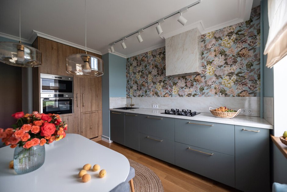 Фотография:  в стиле , Интерьер комнат, Интерьерный стиль, Дизайн интерьера, Советы, как поклеить обои, Обои отклеиваются, что делать есть обои отклеиваются, как приклеить обои, Обои отклеиваются на стыках, как приклеить обои своими руками – фото на INMYROOM