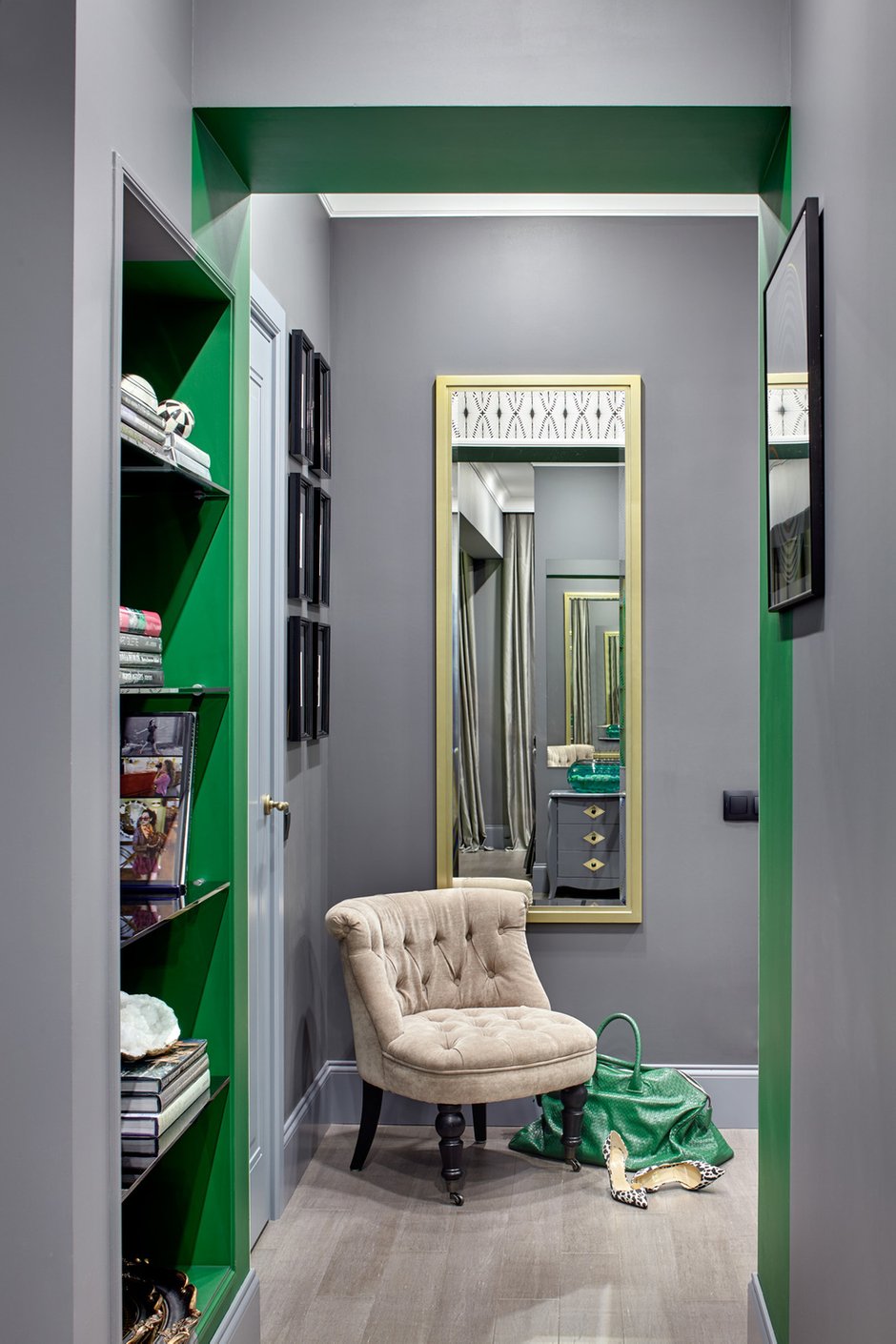 Фотография: Прихожая в стиле Современный, Эклектика, Квартира, Проект недели, Москва, Сталинка, Кирпичный дом, 1 комната, 2 комнаты, 40-60 метров, Оксана Станиславова, Алена Дзуцева, SODA Homedecor – фото на INMYROOM