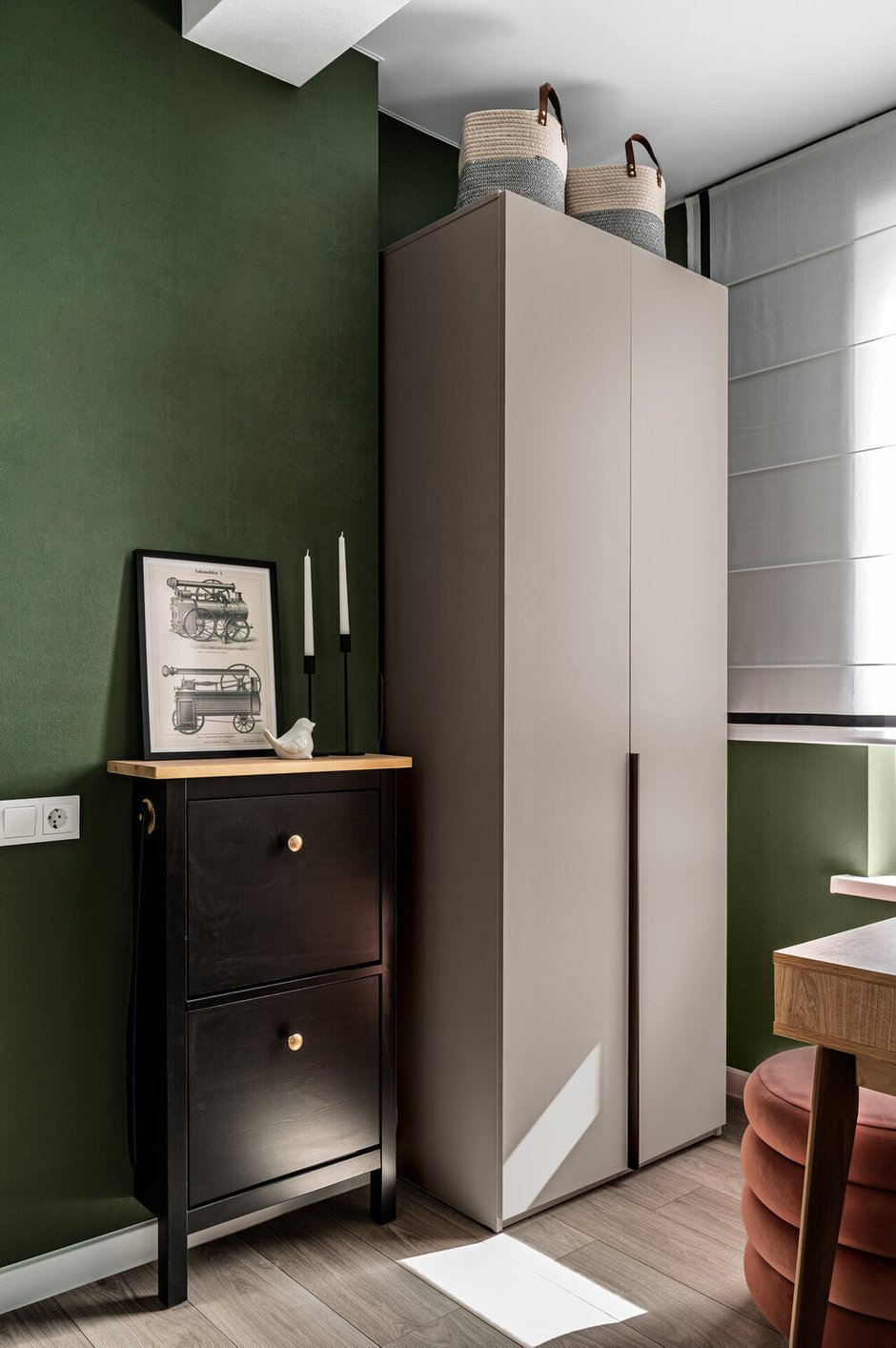 Фотография: в стиле , Прихожая, Квартира, Дом, Интерьер комнат, Интерьерный стиль, Дизайн интерьера, Советы, хранение в прихожей, узкая прихожая, дизайн маленькой прихожей, идеи обустройства прихожей, дизайн прихожей, эргономика прихожей, как оформить прихожую, как оформить маленькую прихожую, маленькая прихожая, удобная прихожая, маленька прихожая дизайн, идеи для маленькой прихожей, интерьер прихожей, система хранения в прихожей, организация пространства в прихожей – фото на INMYROOM