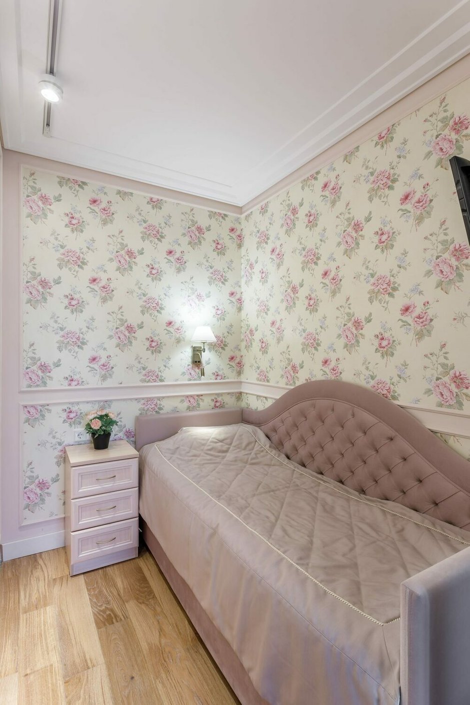 Фотография: Спальня в стиле Прованс и Кантри, Малогабаритная квартира, Квартира, Проект недели, Москва, 1 комната, до 40 метров, Полина Лебедева – фото на INMYROOM