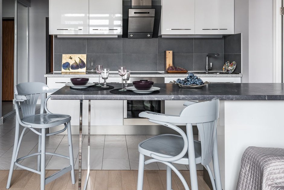 Фотография: Кухня и столовая в стиле Скандинавский, Современный, Эклектика, Квартира, Проект дня, Челябинск, 2 комнаты, 60-90 метров, Юлия Фамбулова, Наталья Горбунова – фото на INMYROOM