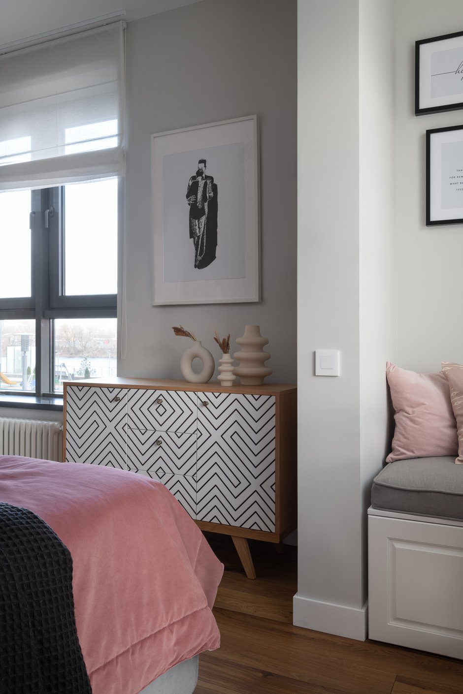 Фотография: Спальня в стиле Современный, Скандинавский, Квартира, Проект дня, Москва, 3 комнаты, 40-60 метров, 60-90 метров, Вера Шеверденок, Roomba Interior – фото на INMYROOM