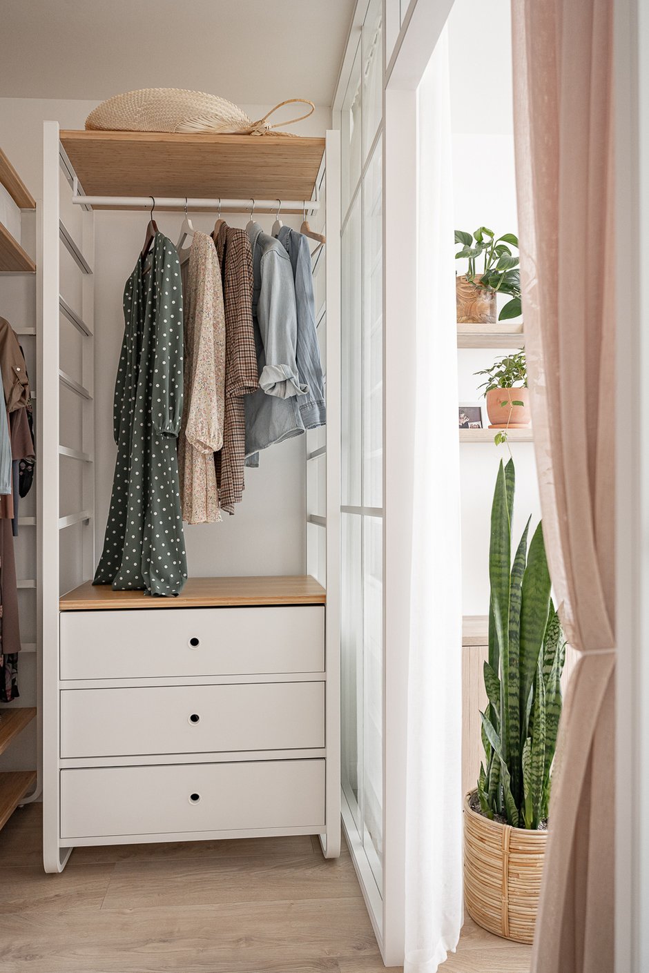 Фотография: Спальня в стиле Скандинавский, Современный, Эко, Квартира, Проект недели, Москва, Монолитный дом, 4 и больше, Более 90 метров, бюро «Образ жизни», Анастасия Кутовая – фото на INMYROOM