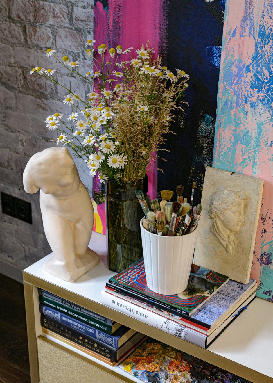 Фотография: Гостиная в стиле Прованс и Кантри, Эклектика, Квартира, Проект недели, Новосибирск, Кирпичный дом, 4 и больше, 60-90 метров, Art Twins Design, Тая Акулова, Глеб Скотников – фото на INMYROOM