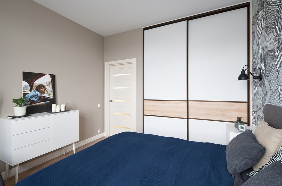 Фотография: Спальня в стиле Современный, Скандинавский, Квартира, Белый, Проект недели, Москва, Синий, Серый, Монолитный дом, 1 комната, 40-60 метров, Катерина Колмыченко – фото на INMYROOM