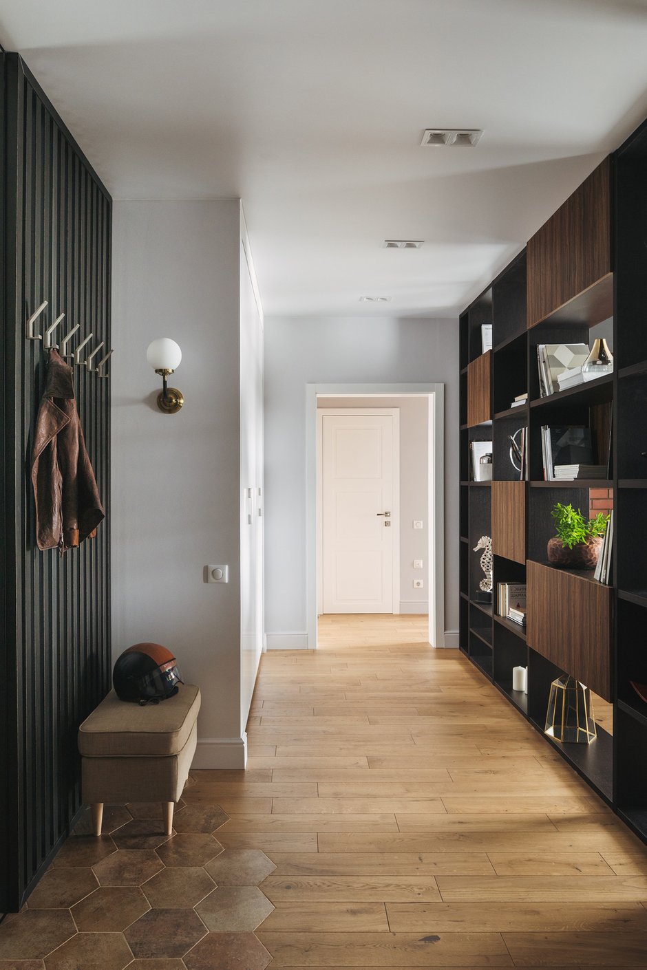Фотография: Прихожая в стиле Современный, Лофт, Квартира, Проект недели, Санкт-Петербург, Монолитный дом, 2 комнаты, 60-90 метров, Анна Симонова, Ирина Шестопалова – фото на INMYROOM
