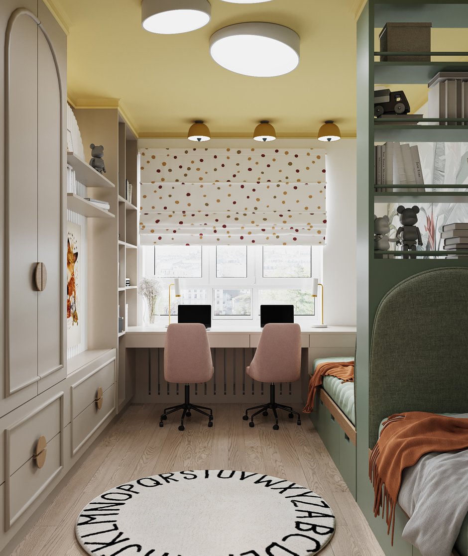 Цветной потолок делает пространство еще объемнее и интереснее.