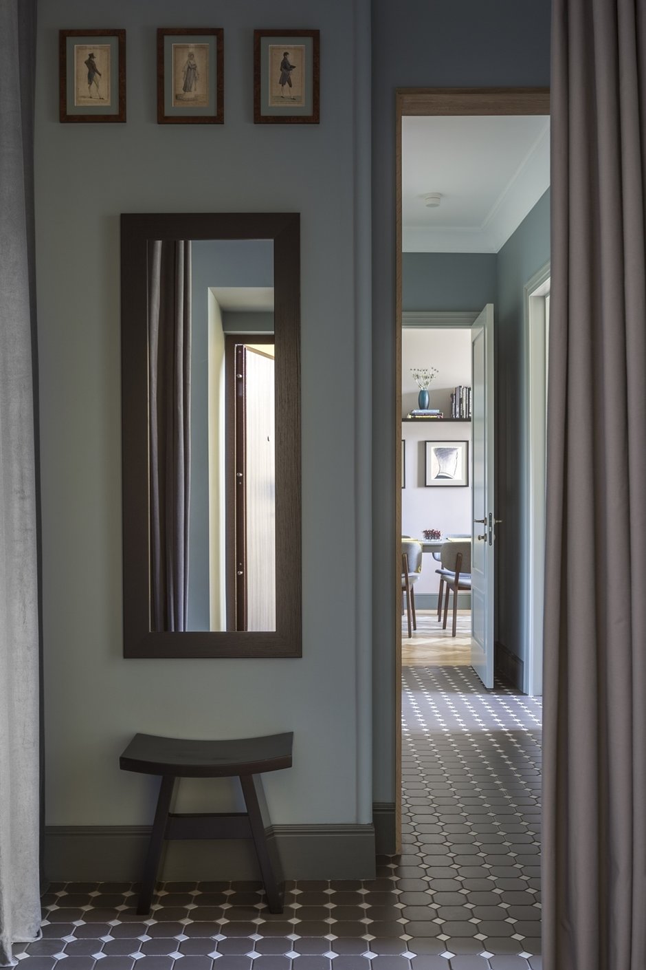 Фотография: Прихожая в стиле Современный, Эклектика, Квартира, Проект недели, Москва, Елена Зуфарова, Сталинка, 2 комнаты, 40-60 метров – фото на INMYROOM