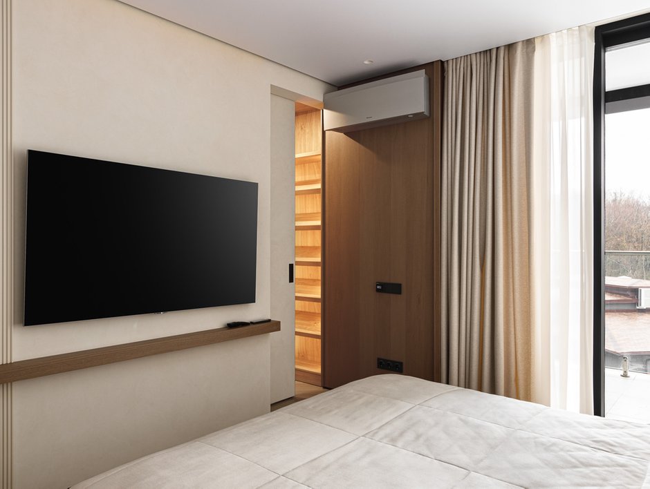 Фотография: Спальня в стиле Современный, Квартира, Проект дня, Сочи, 2 комнаты, 60-90 метров, современный/минимализм – фото на INMYROOM