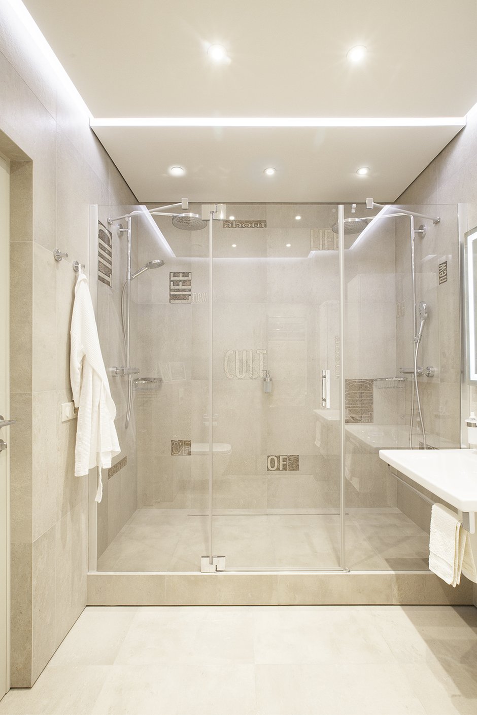 Фотография: Ванная в стиле Минимализм, Квартира, Проект недели, Москва, Эко, новостройка, Ариана Ахмад, Татьяна Карякина, Монолитный дом, 4 и больше, Более 90 метров – фото на INMYROOM