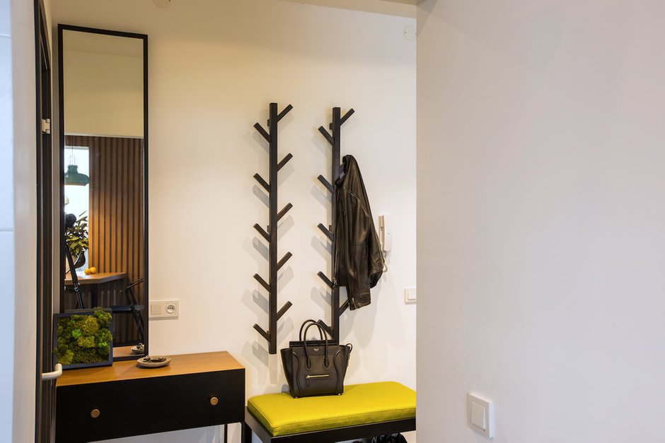 Фотография: Прихожая в стиле Современный, Квартира, Проект недели, Черный, Желтый, Серый, Голубой, Коричневый, Беларусь, Минск, 1 комната, 40-60 метров, Женя Лыкасова – фото на INMYROOM