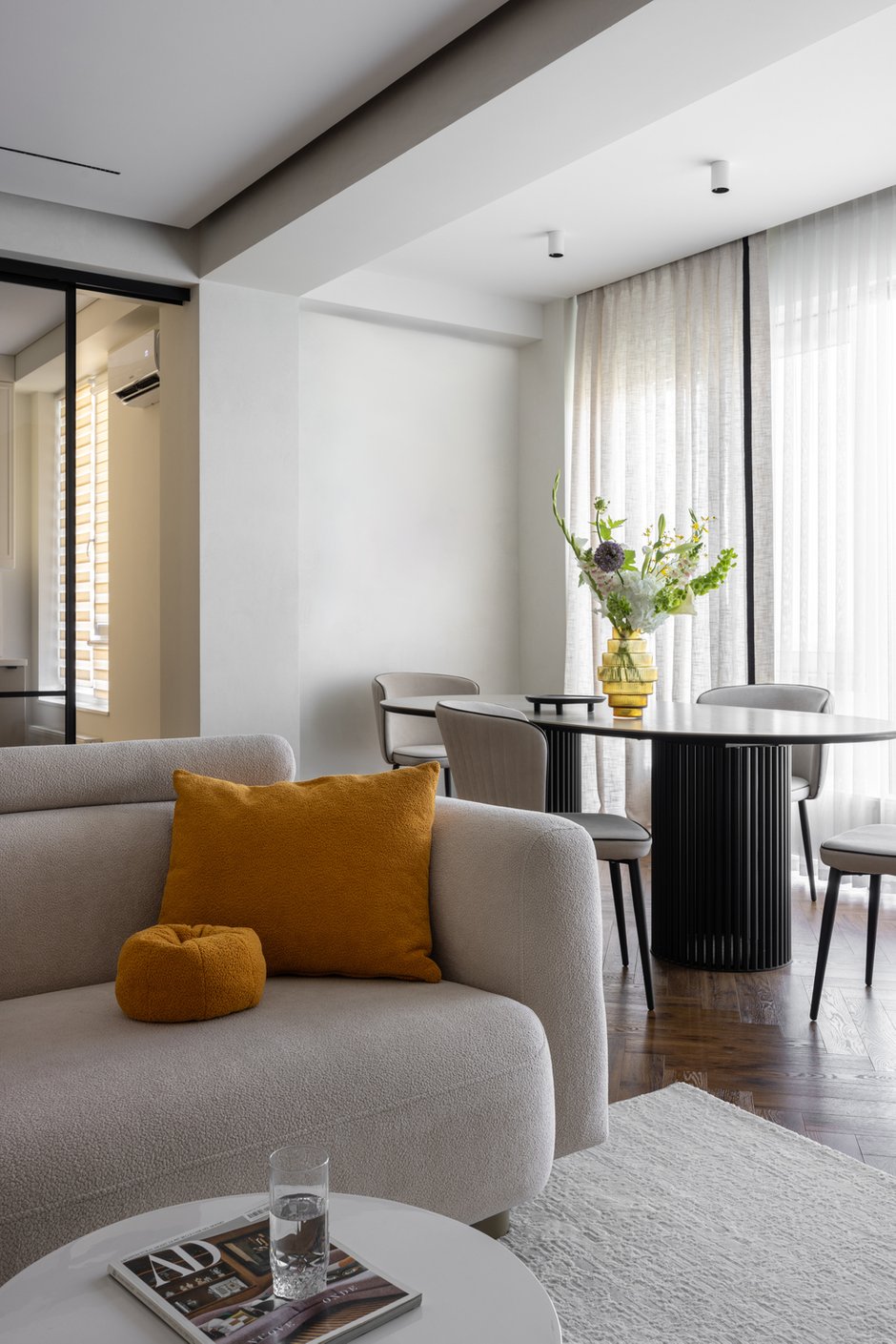 Фотография:  в стиле , Квартира, Проект дня, Монолитный дом, 3 комнаты, Алматы, минимализм с элементами современного дизайна, Данара Байтурсынова – фото на INMYROOM