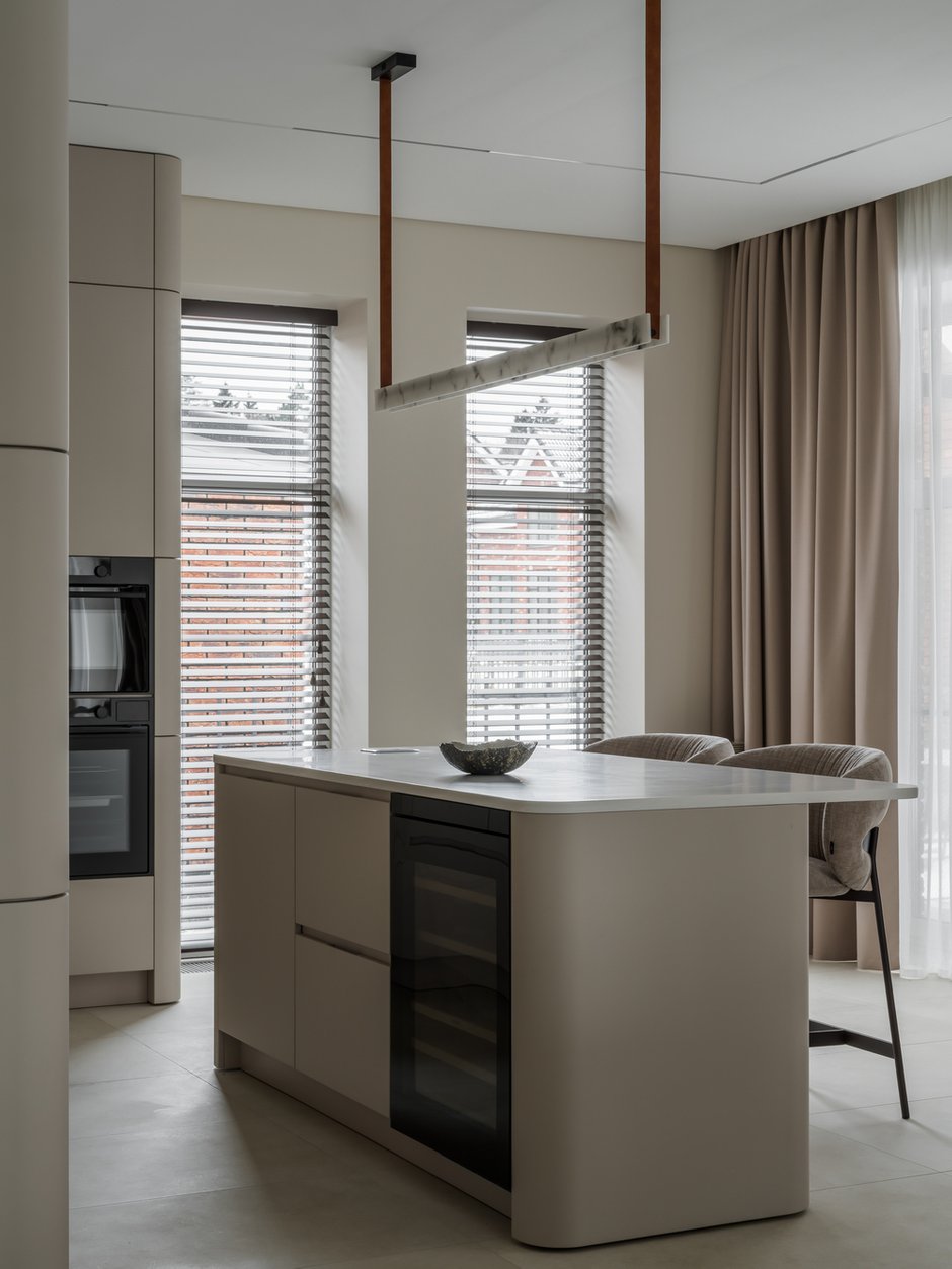 Фотография:  в стиле , Дом, Проект дня, Дом и дача, Московская область, 4 и больше, Более 90 метров, минимализм с элементами современного дизайна, Ксения Котельникова – фото на INMYROOM