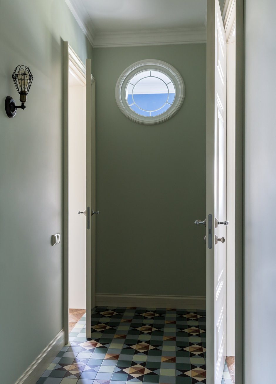 Фотография: Прихожая в стиле Классический, Современный, Квартира, Проект недели, Москва, Сталинка, 3 комнаты, Более 90 метров, Татьяна Красикова – фото на INMYROOM