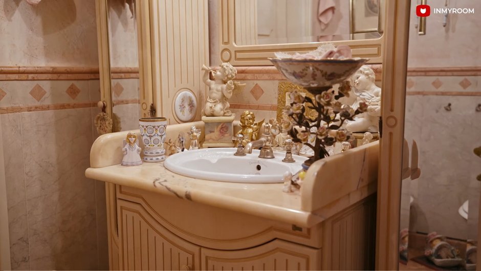 Фотография: в стиле , советский дизайн, LIFESTYLE, Людмила Гурченко, Квартира Людмилы Гурченко, жизнь актрисы, квартира актрисы, советские актрисы, жилье ссср, жизнь Людмилы Гурченко, Гардероб Людмилы Гурченко, как одевалась Людмила Гурченко, образы Людмилы Гурченко, одежда Людмилы Гурченко, как жила Людмила Гурченко, квартира Людмила Гурченко, Гурченко, Коллекция Гурченко, Урановое стекло Гурченко – фото на INMYROOM