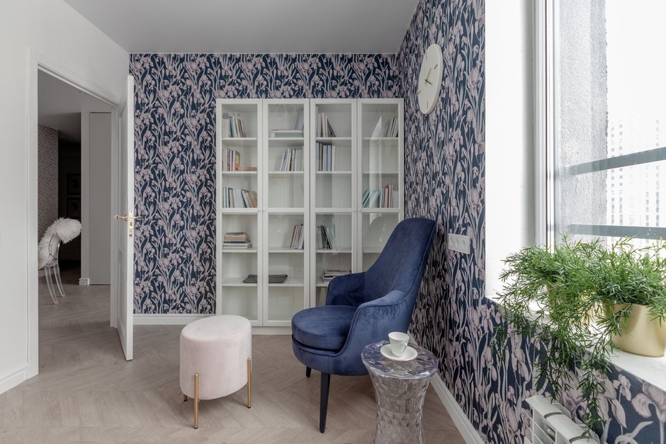 Подоконники просто оштукатурили и покрасили.