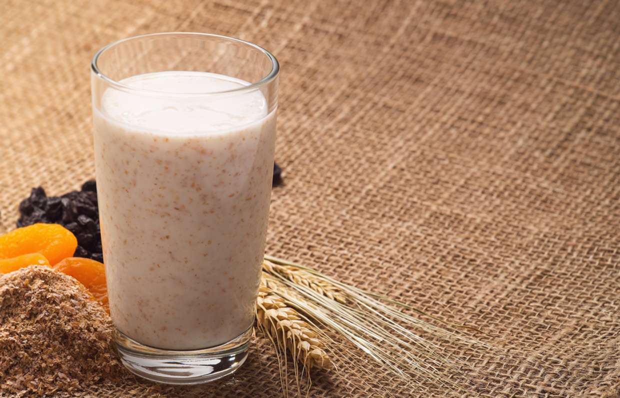 Кефир стоковые фото. Сало и горилка. Полезные молочные продукты. Кефир с салом. Кефир с салом.