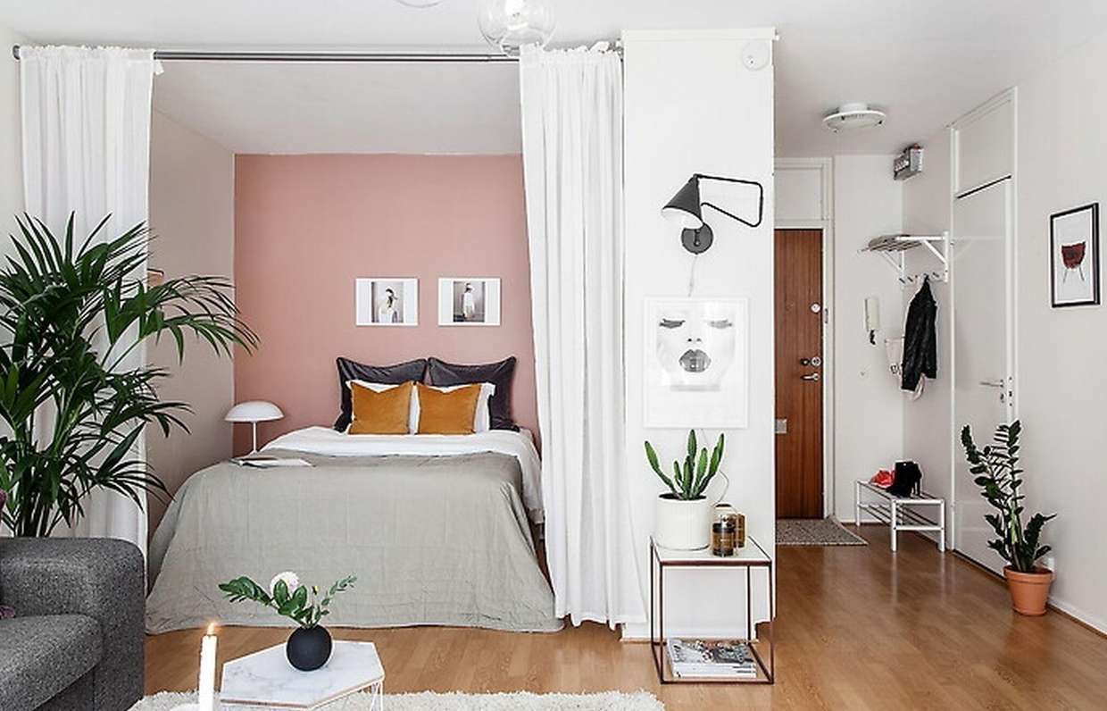Изолированная спальня в однокомнатной квартире