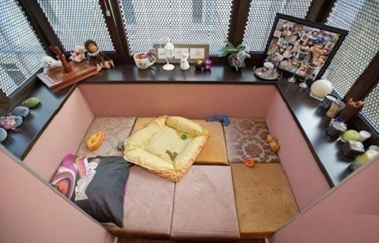 детская кровать на балконе