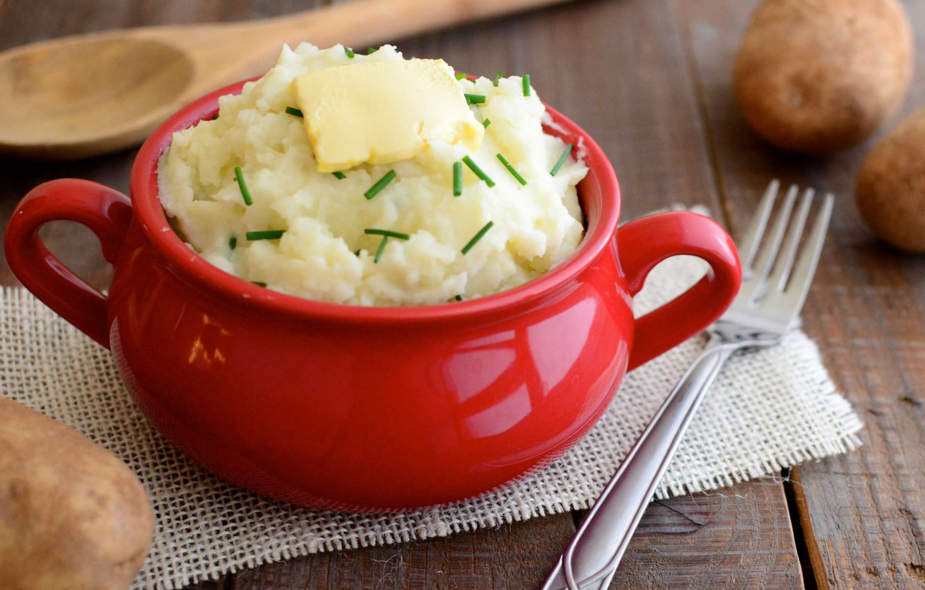 Картофельное пюре толчёнка. Картофельное пюре. Гарнир из картофеля пюре. Гарнир к пюре картофельному. Толченка.