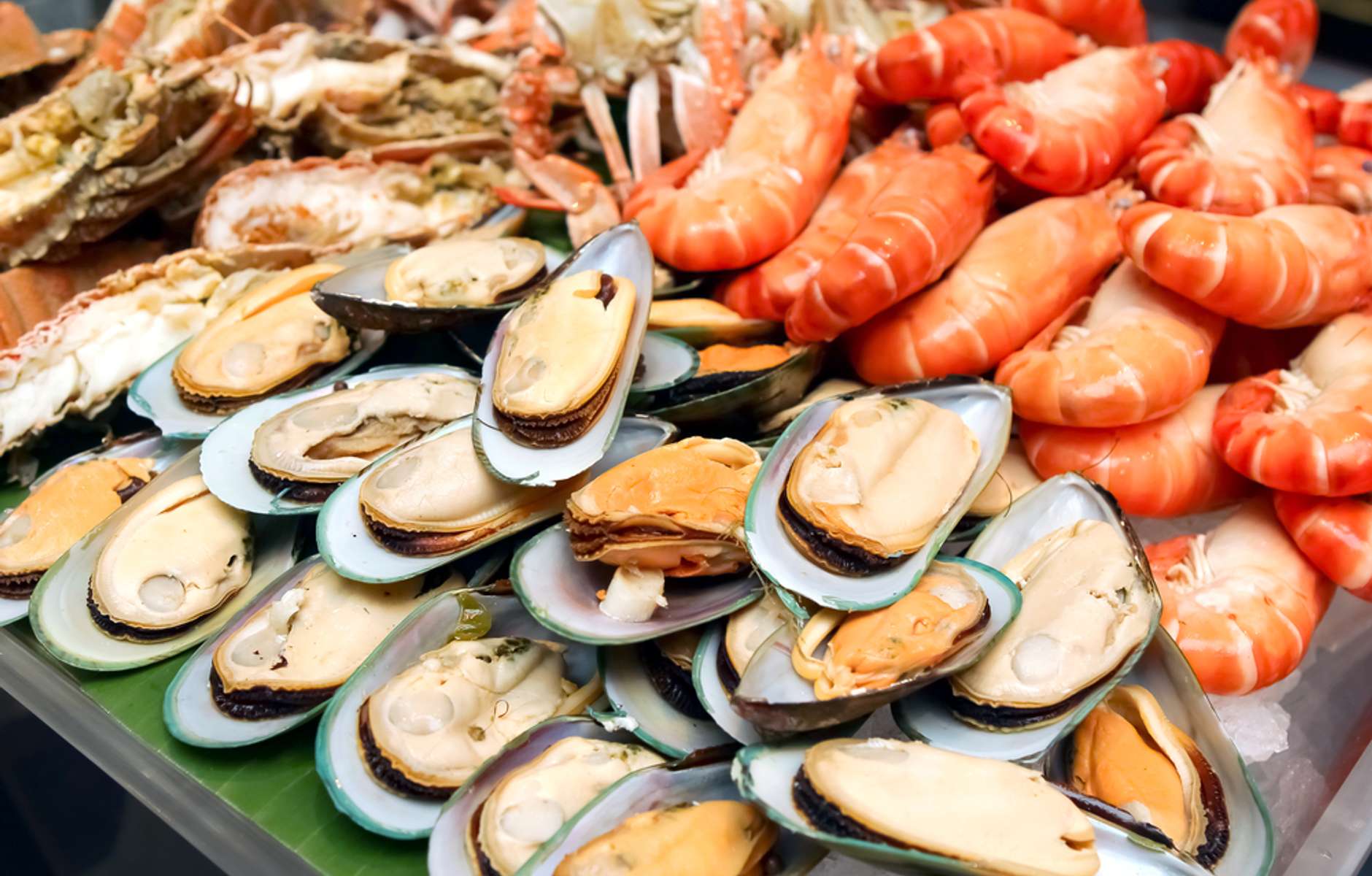 Можно ли есть морских гадов в пост. Ракообразные моллюски морепродукты. Устрицы Вьетнам. Морепродукты креветки мидии. Рыбные деликатесы.