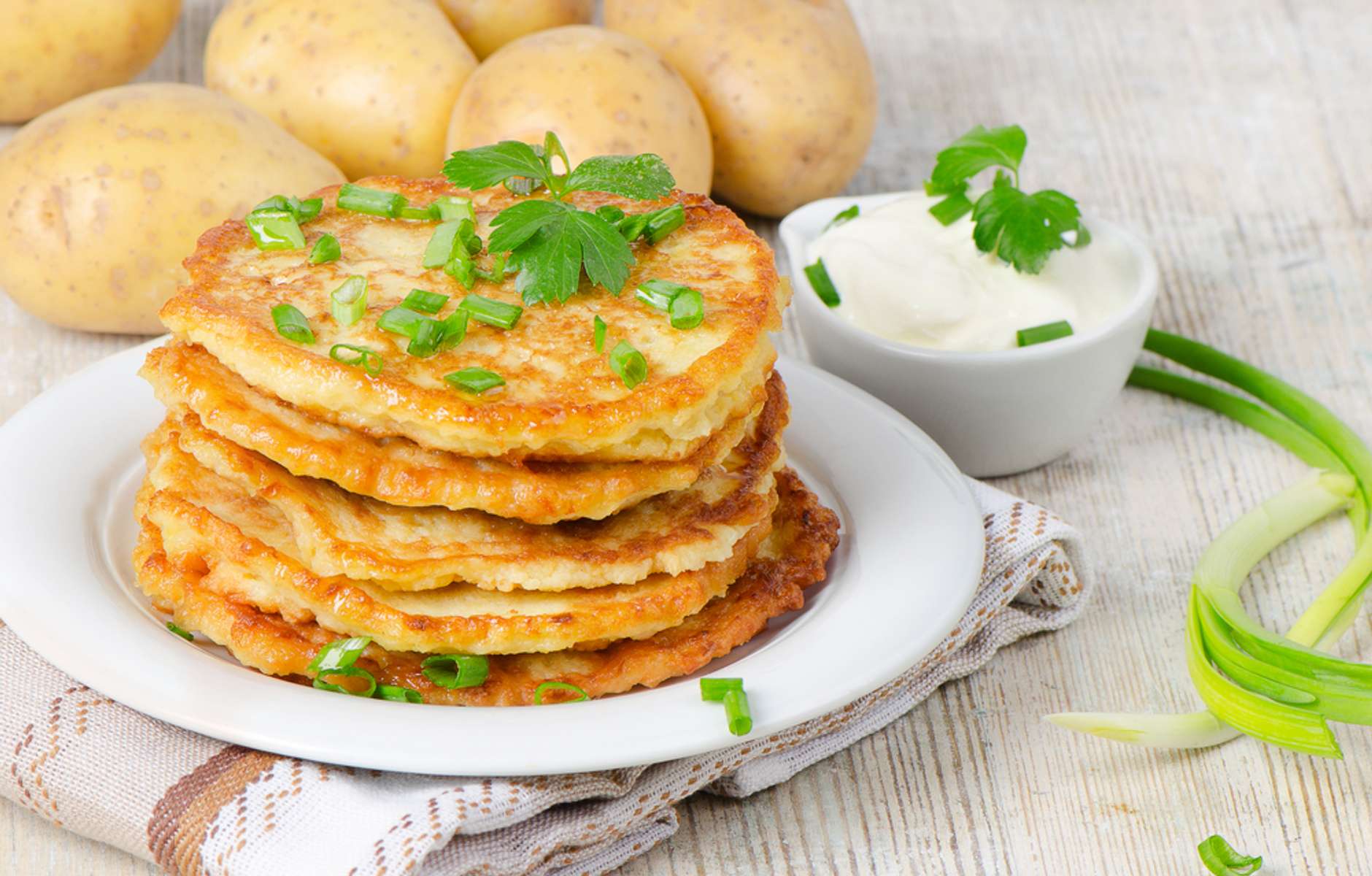 Рецепт классических драников: тонкости приготовления - KitchenMag.ru