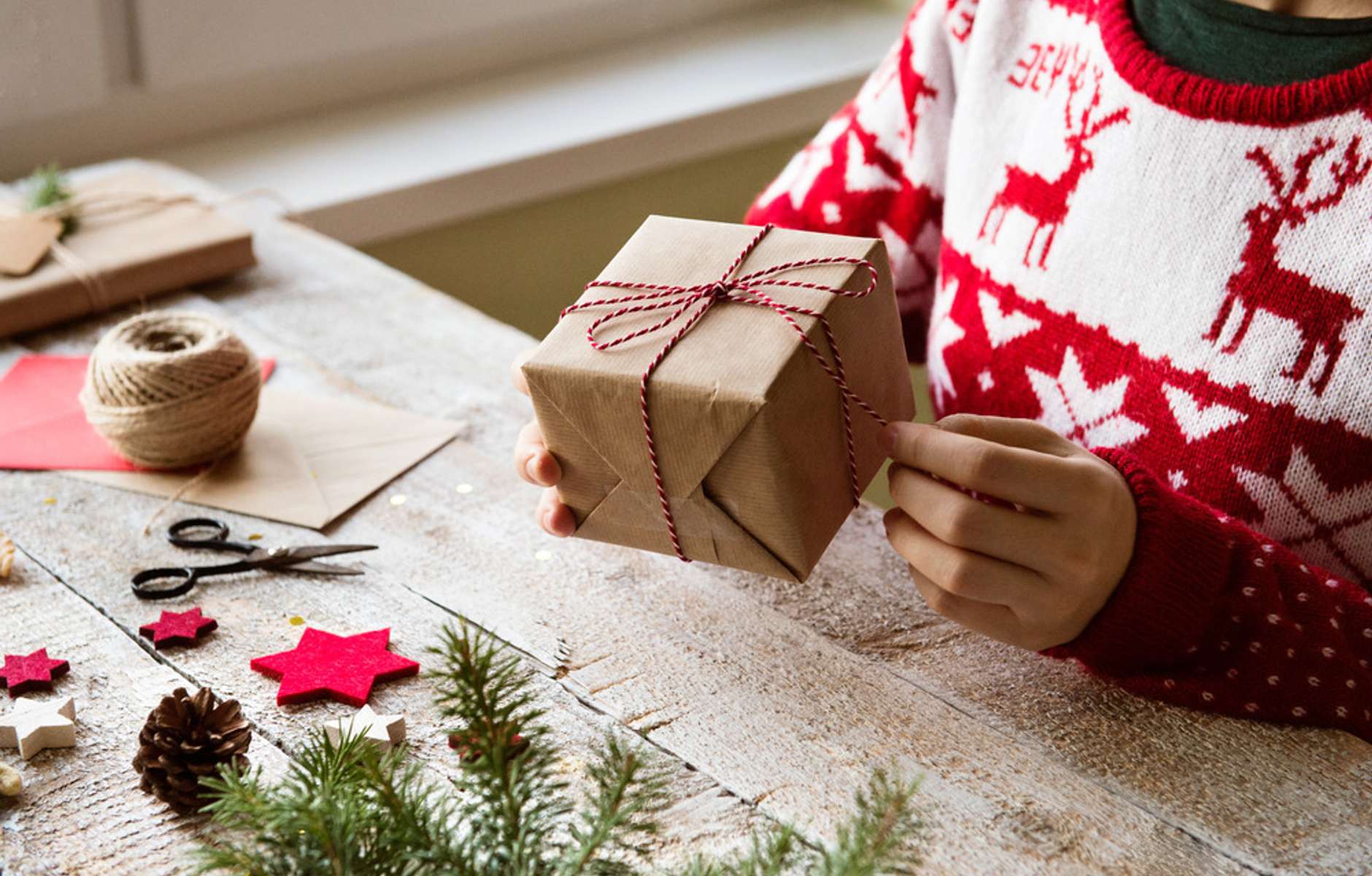 Ненужный подарок. Бесполезный подарок. Передарить подарок. A Box Wrapped in a Tree. Можно передарить подаренную квартиру