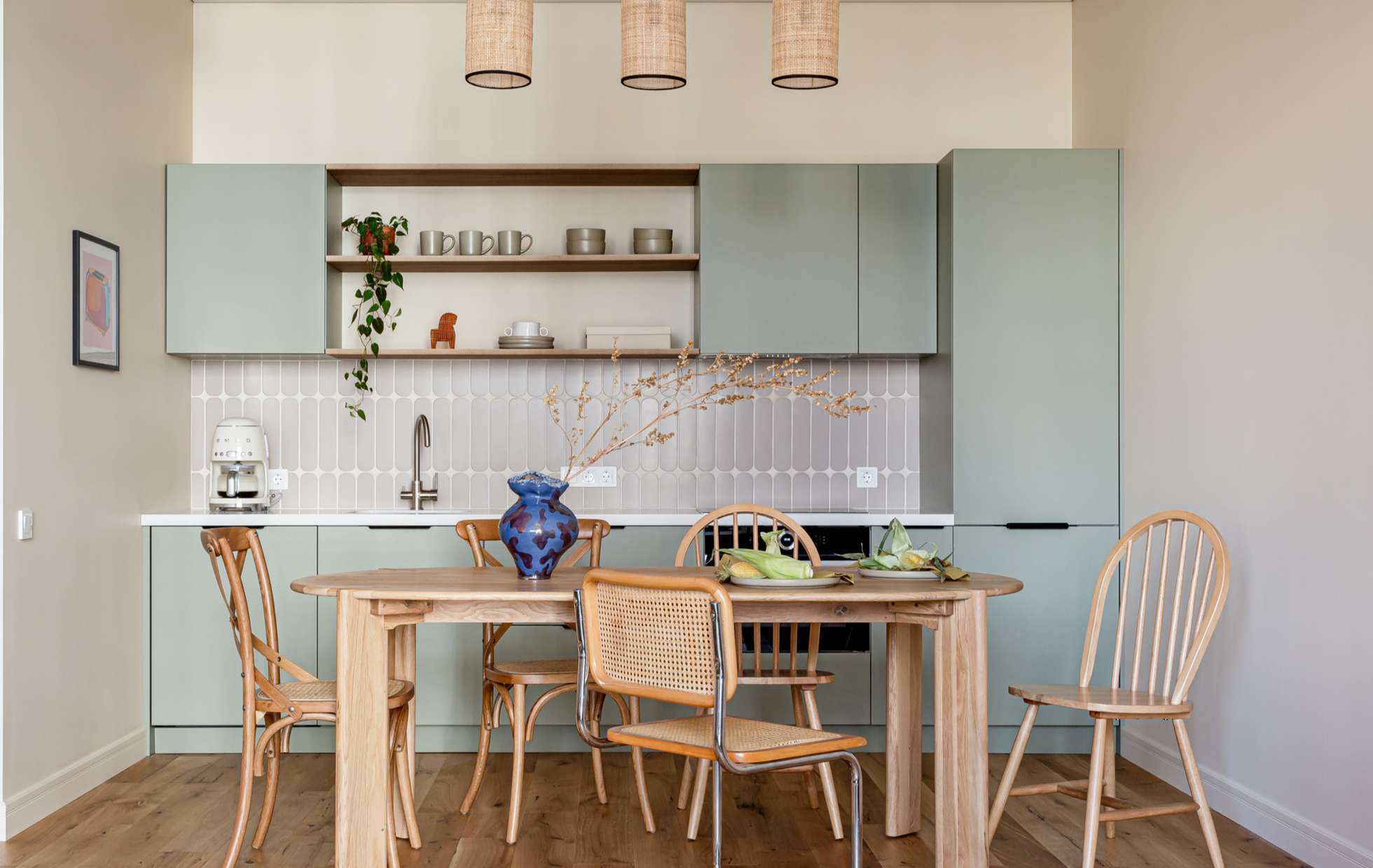 Яркая уютная двушка 80 м² с элементами джапанди и mid-century — INMYROOM