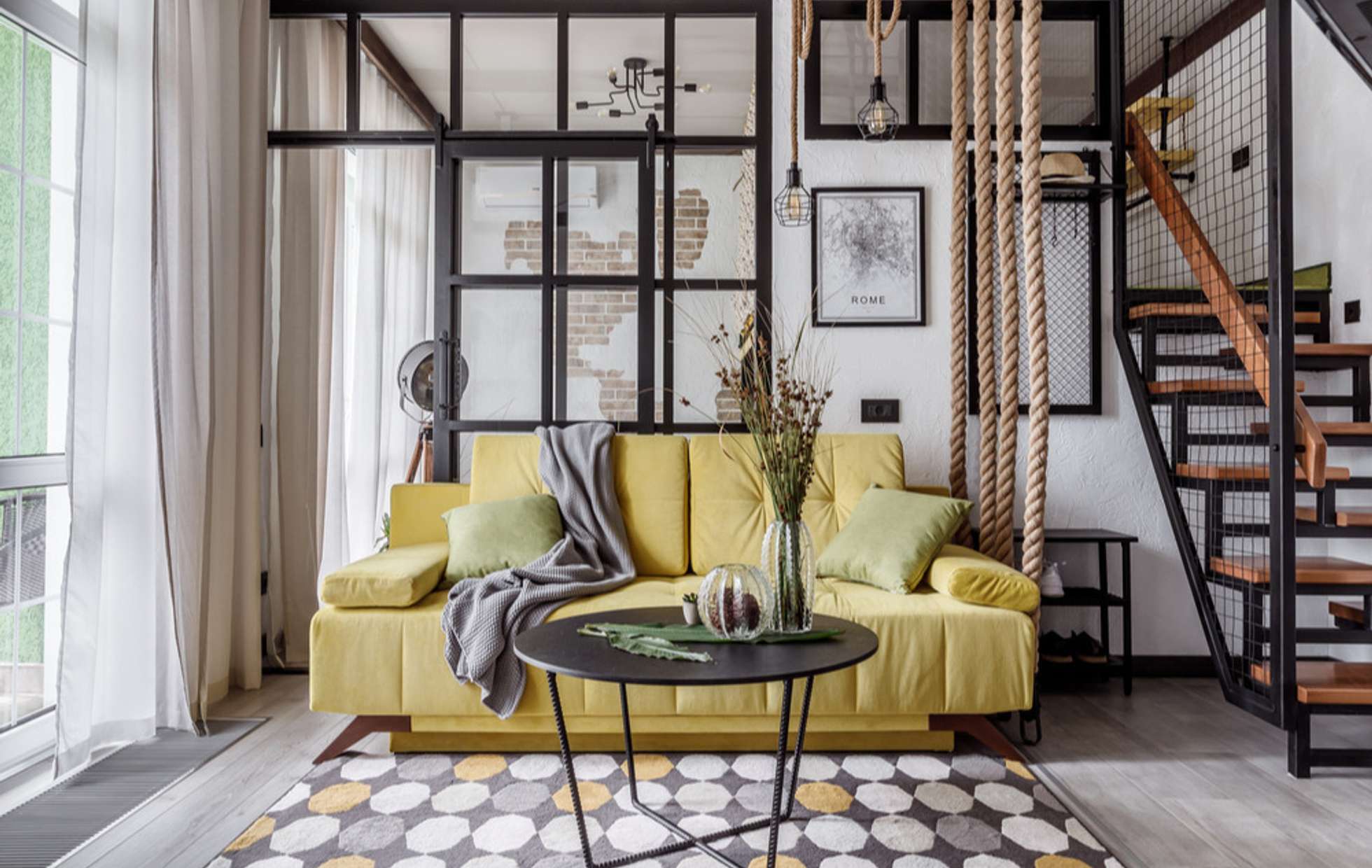 Вид на комнату от входной двери