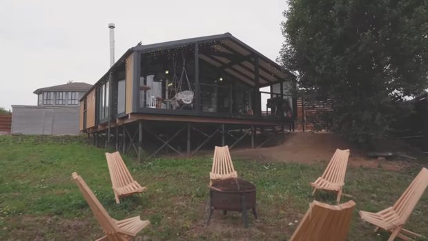 Атмосферный сканди-дом 65 м²  блогера с мебелью из фанеры