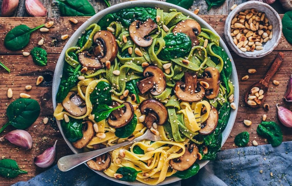 Быстрая веганская паста с грибами и шпинатом - пошаговый рецепт с фотографиями - INMYROOM FOOD
